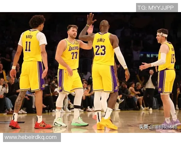 火箭大胜湖人豪取七连胜，点燃全城激情